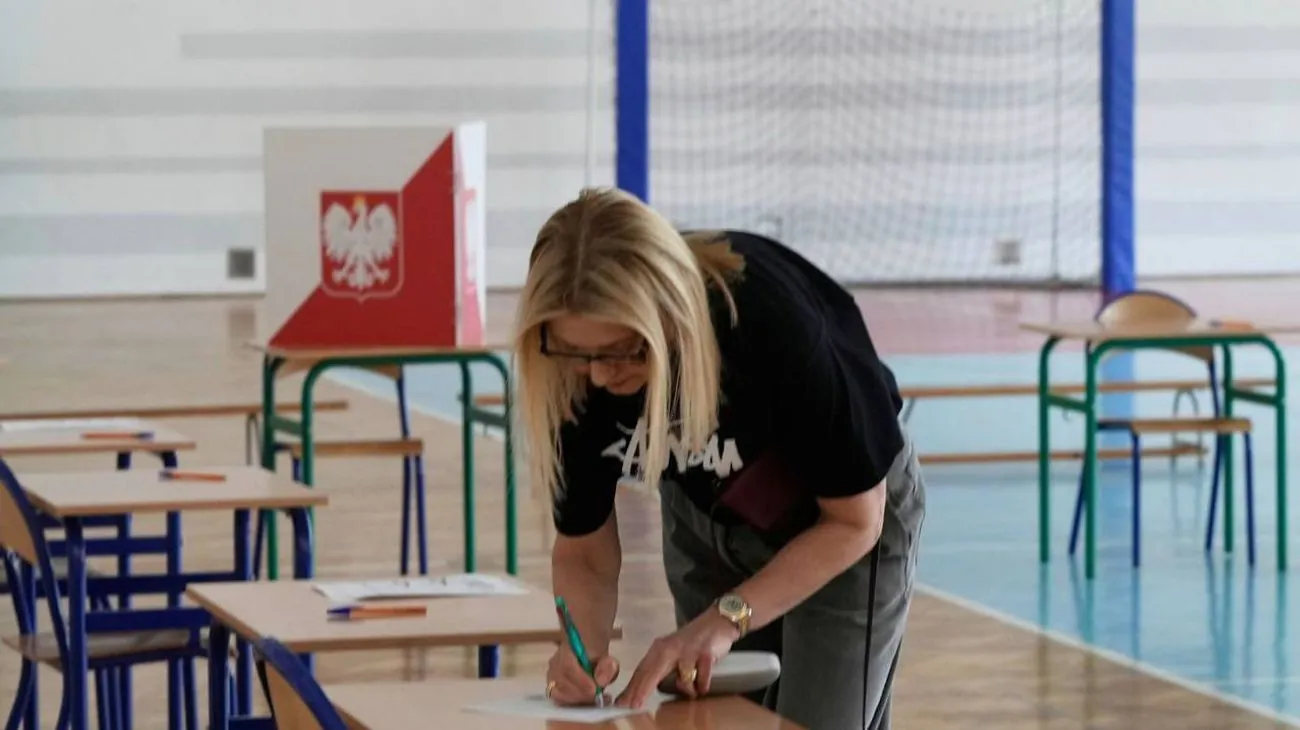 В Польше могут пересмотреть результаты президентских выборов из-за подозрений в фальсификациях В Польше могут пересмотреть результаты президентских выборов из-за подозрений в фальсификациях